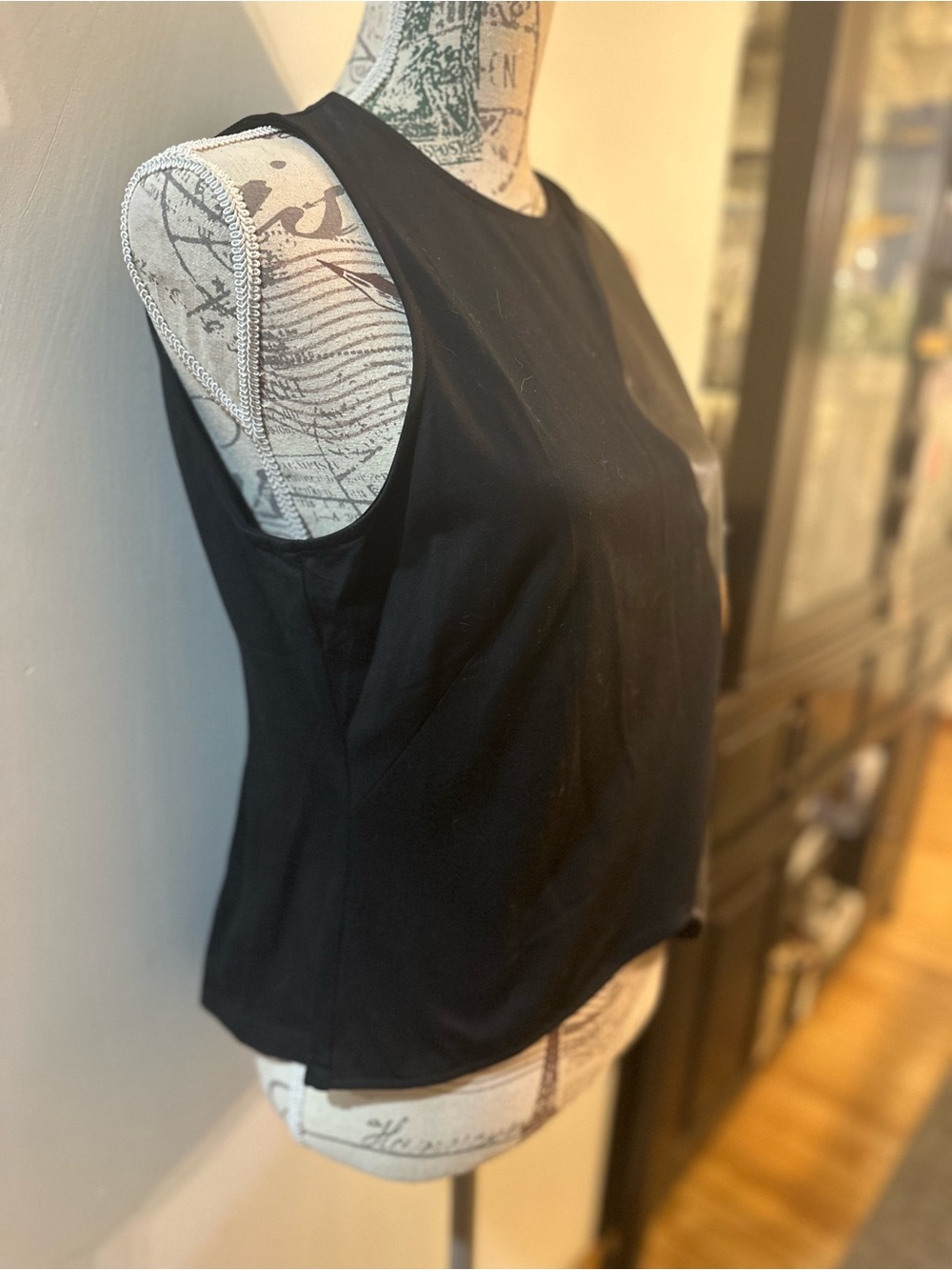 Gracia Black Mixed-Texture Sleeveless Tank